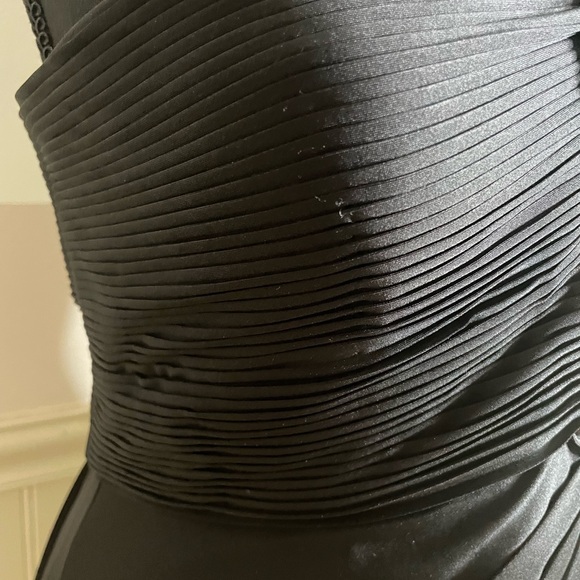 Adrianna Papell Boutique Evening Black Ones
Shoulder Column Gown size 10 - Picture 14 of 15